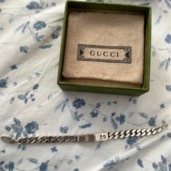 Silver gucci bracelet with box and pouch - Picture 1 of 3